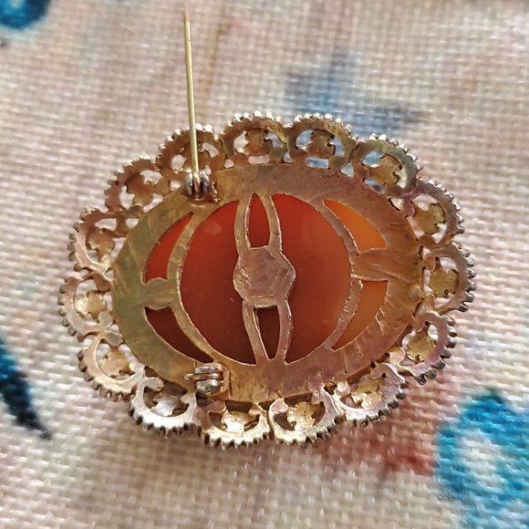 Vintage Cameo Brooch - Picture 10 of 16